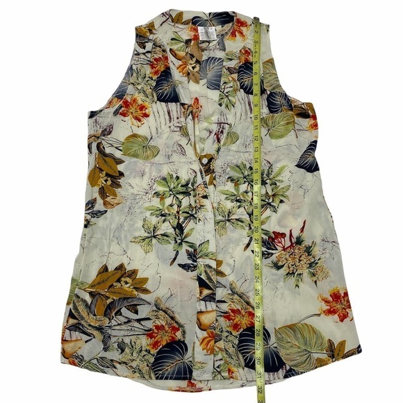 C Apparel Sleeveless V-Neck Floral Print Button Down High Low Blouse - Picture 6 of 11